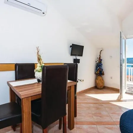 Apartments Leko Rogoznica *