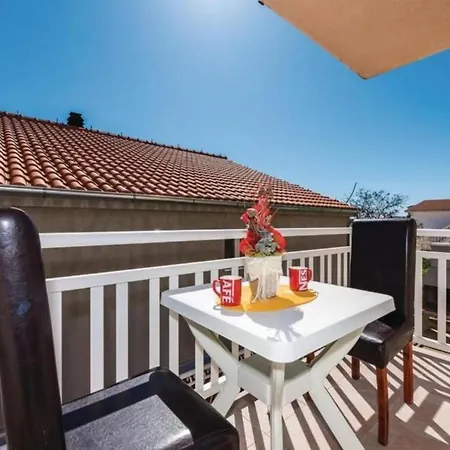 Apartments Leko Rogoznica *